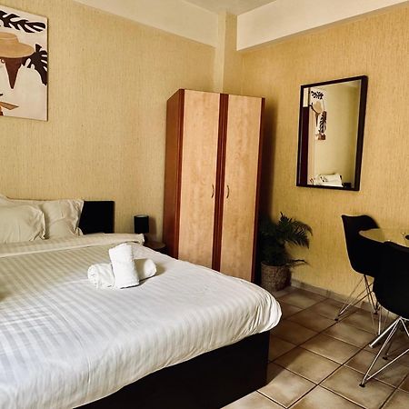 Cozy Apartments Mc Queen Афины Экстерьер фото