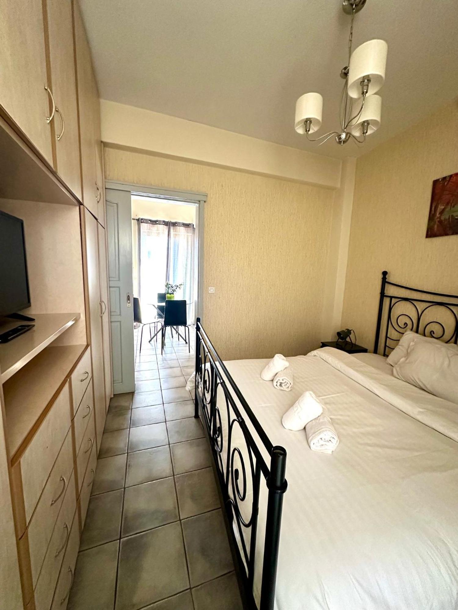Cozy Apartments Mc Queen Афины Экстерьер фото