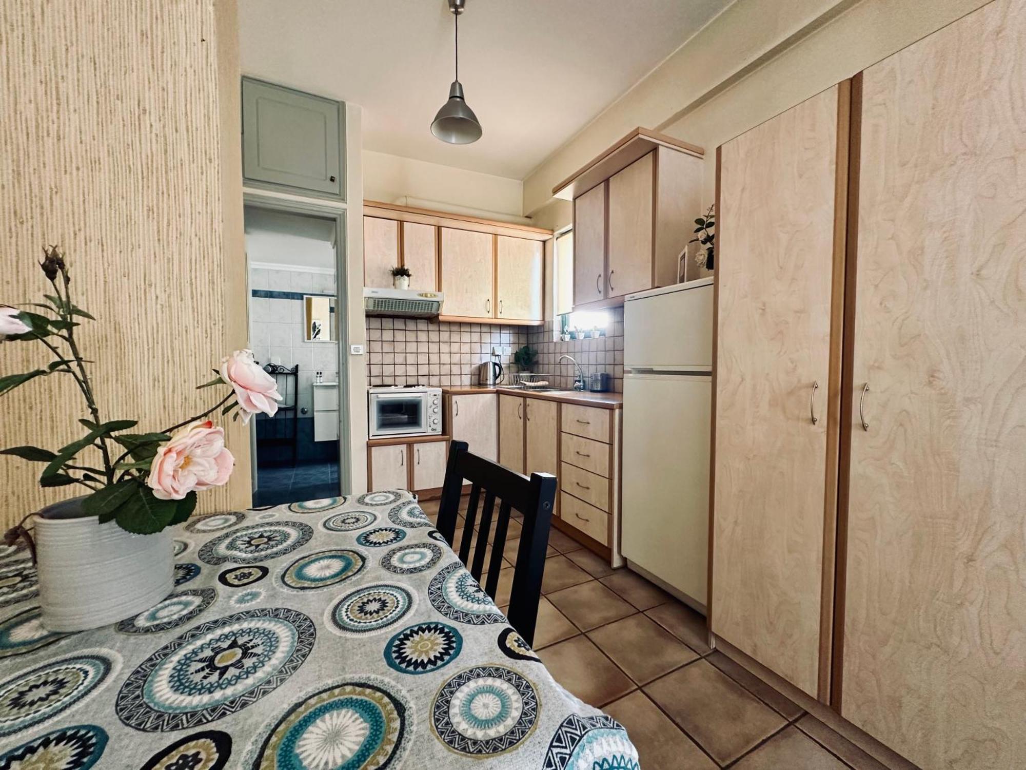 Cozy Apartments Mc Queen Афины Экстерьер фото