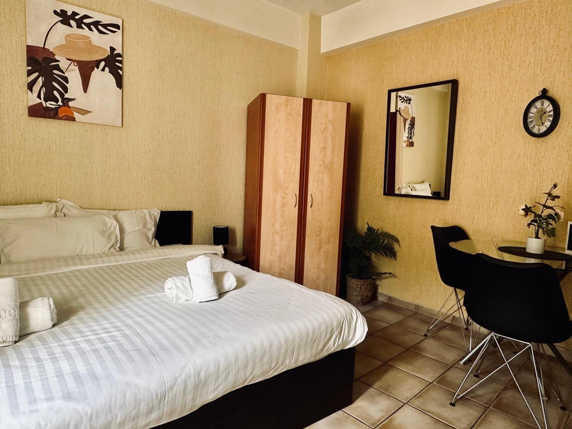 Cozy Apartments Mc Queen Афины Экстерьер фото