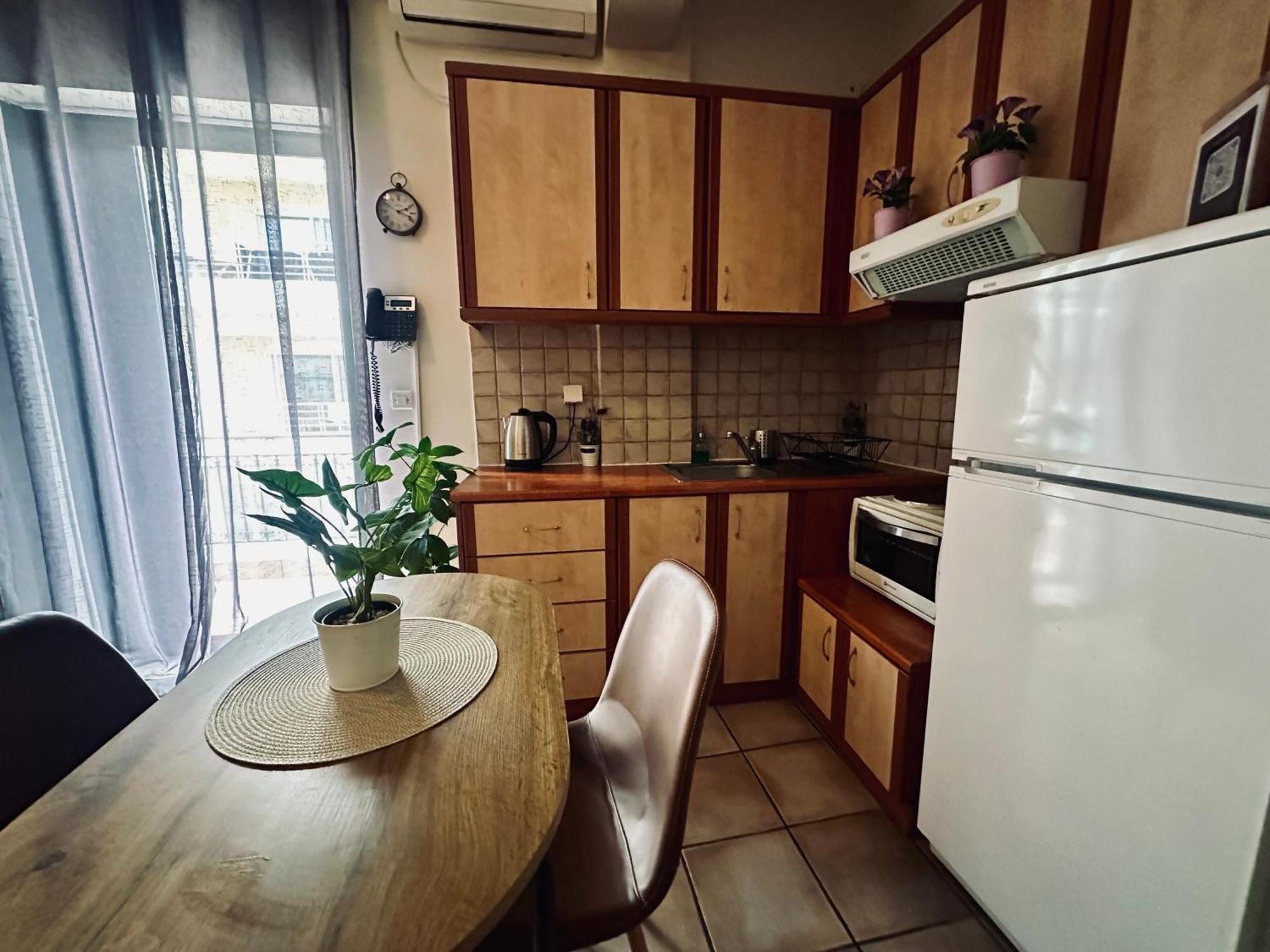 Cozy Apartments Mc Queen Афины Экстерьер фото