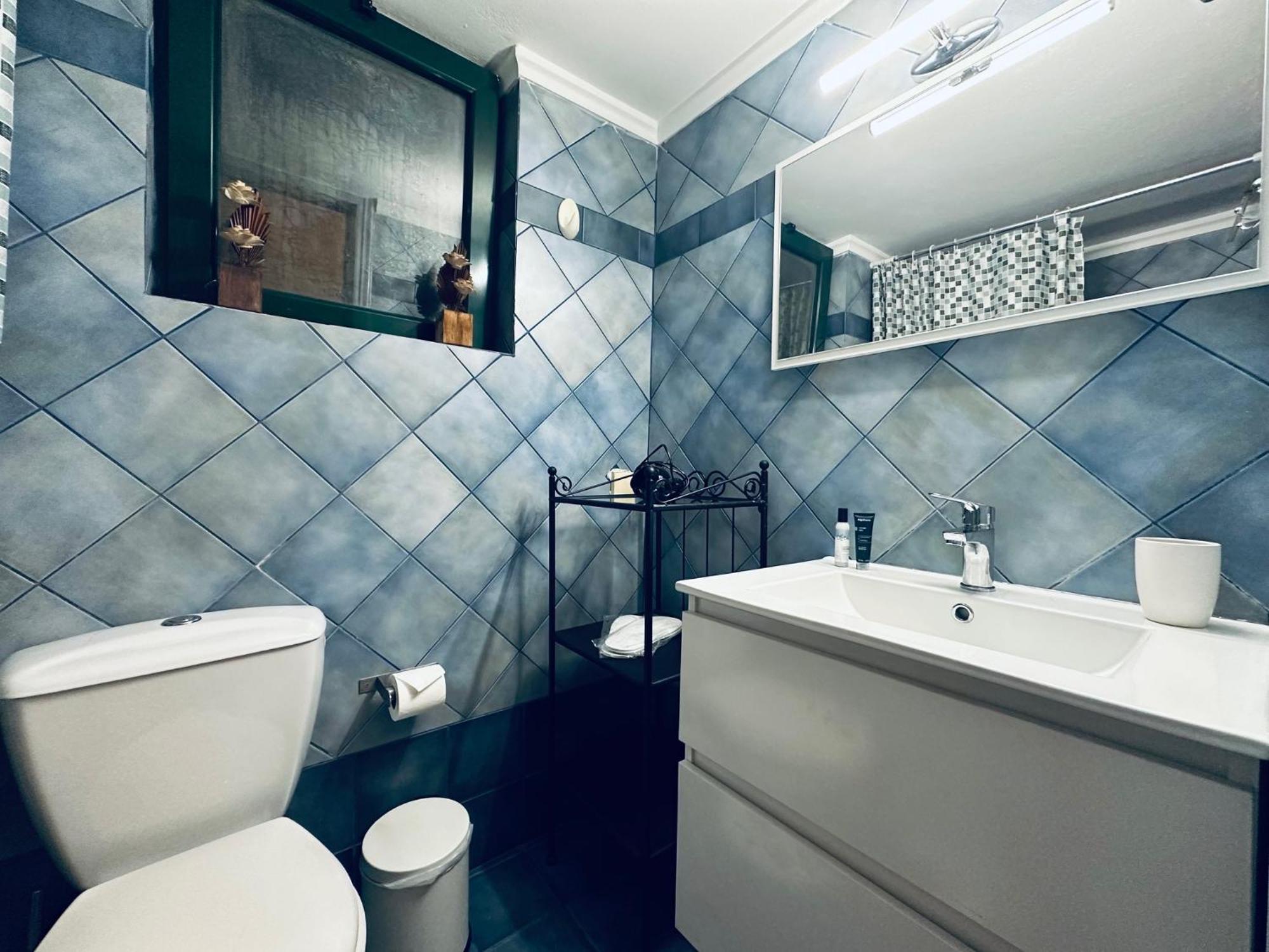 Cozy Apartments Mc Queen Афины Экстерьер фото